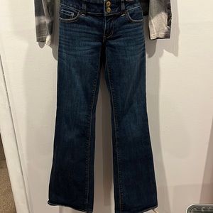 American Eagle Boot cuts jeans size 4